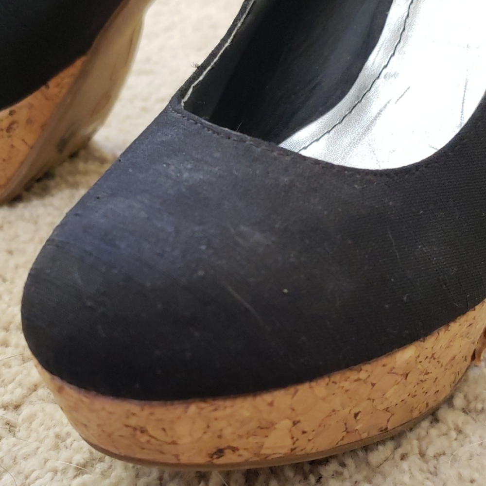 Heels - Picture 2 of 2